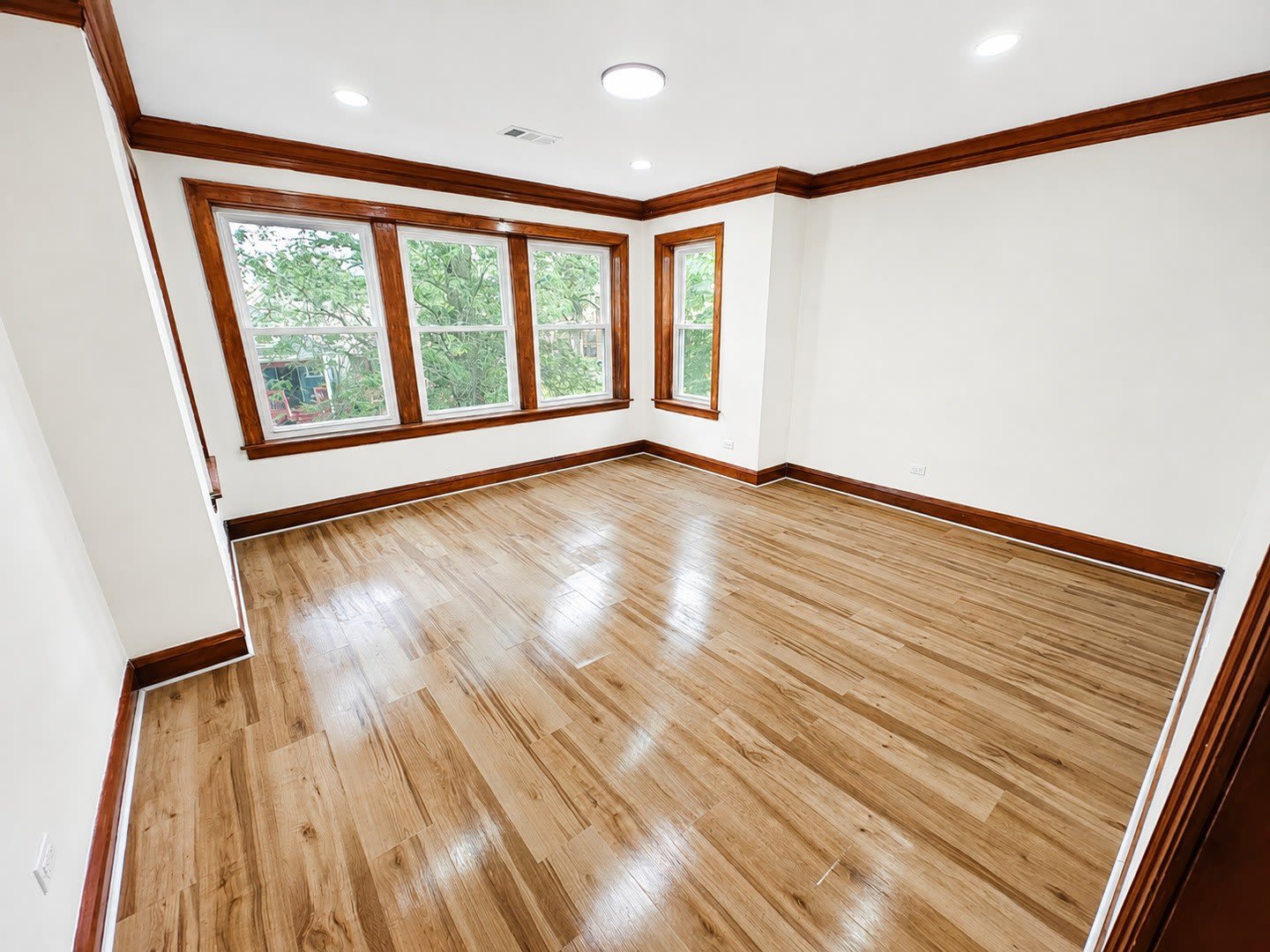 6807 S Artesian Avenue – photo 2