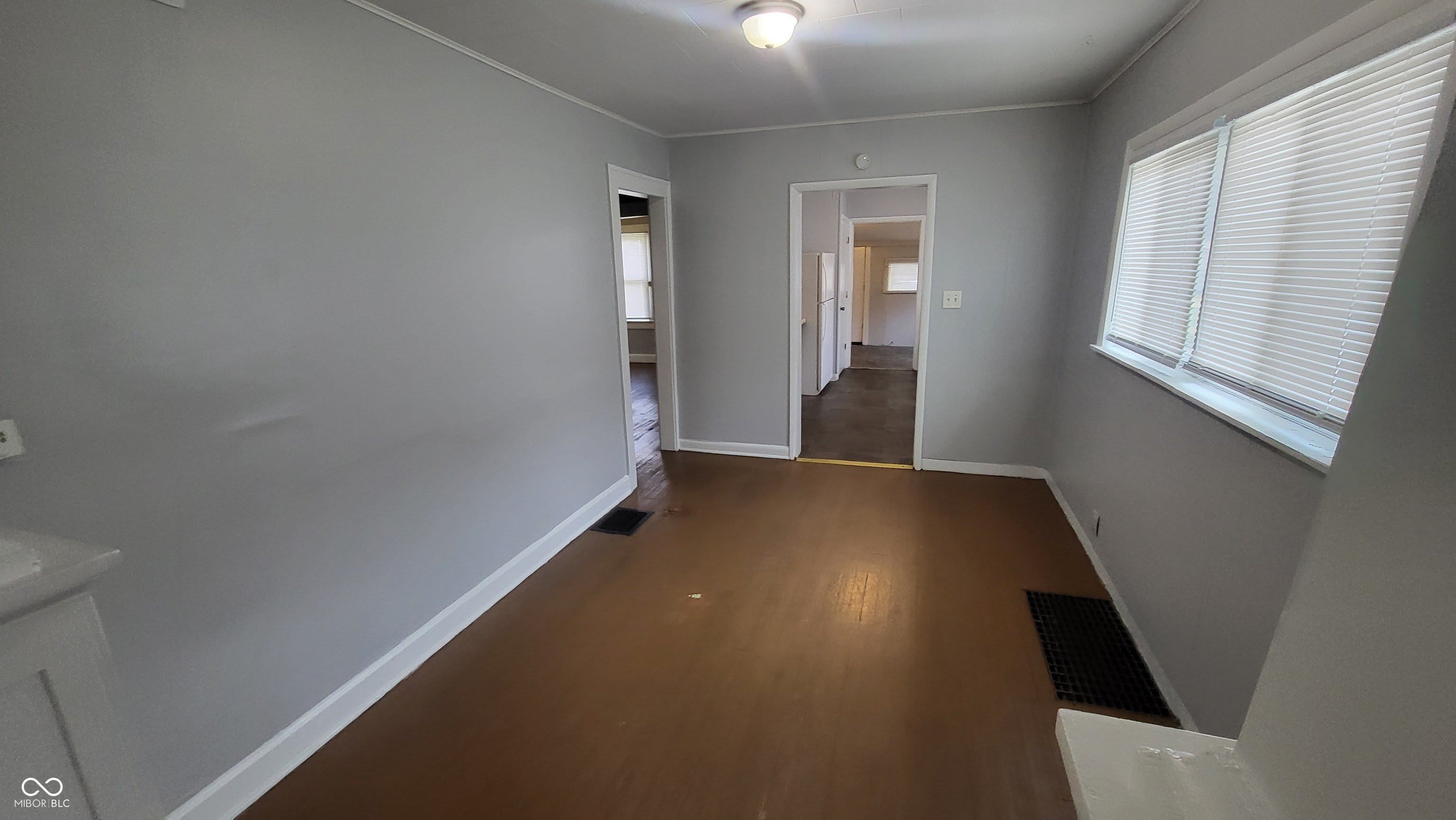 1527 N Chester Avenue – photo 4