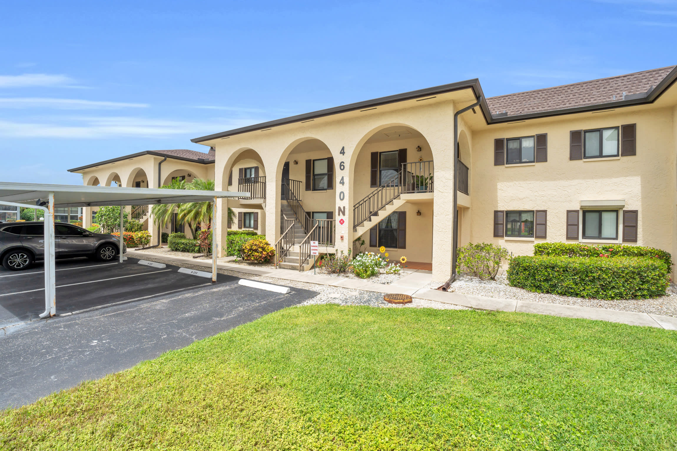 4640 Chantelle Drive 1 – photo 2