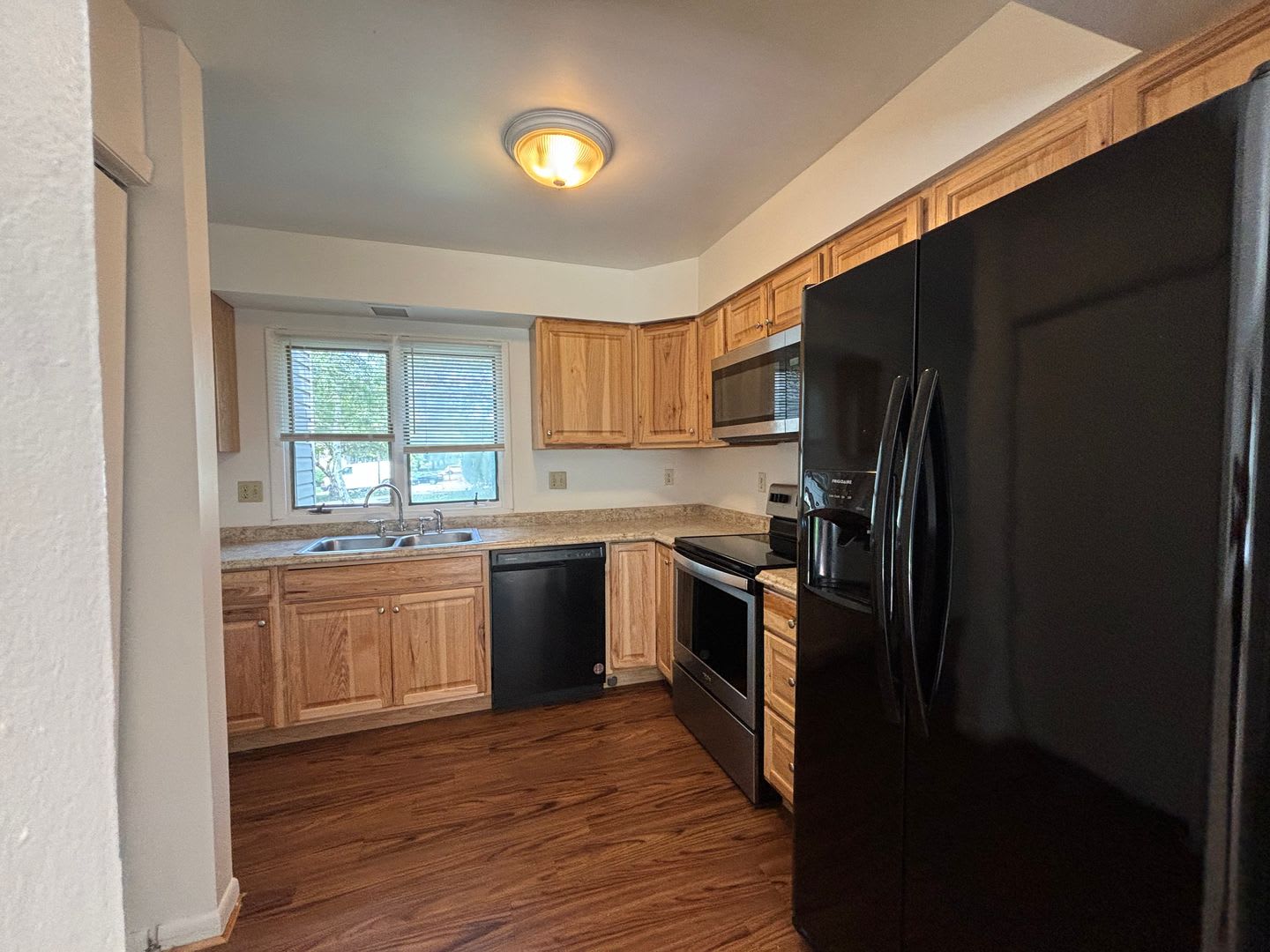 3 Bedroom 2 5 Bath Townhouse – photo 5
