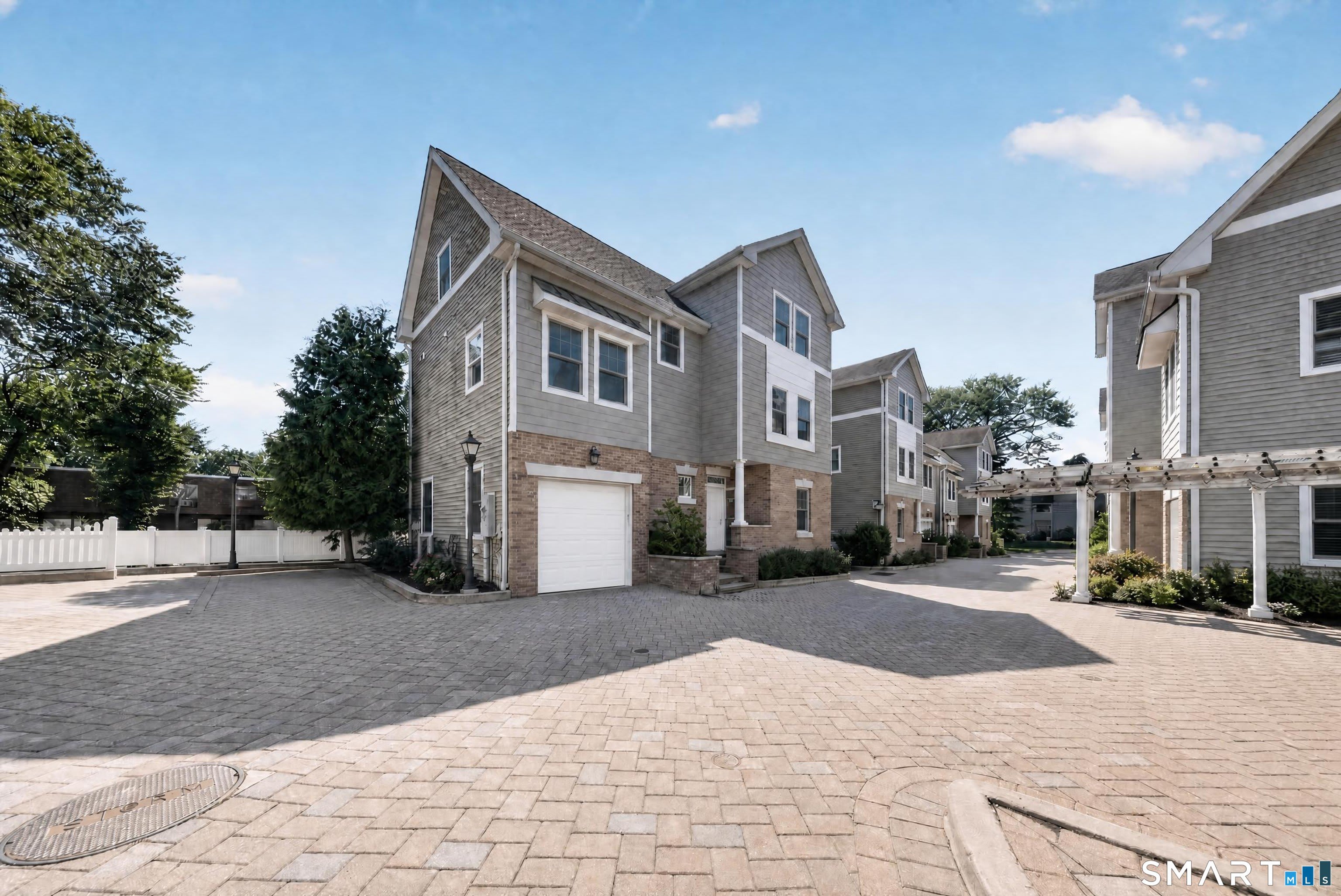 88 Maple Tree Avenue – photo 1