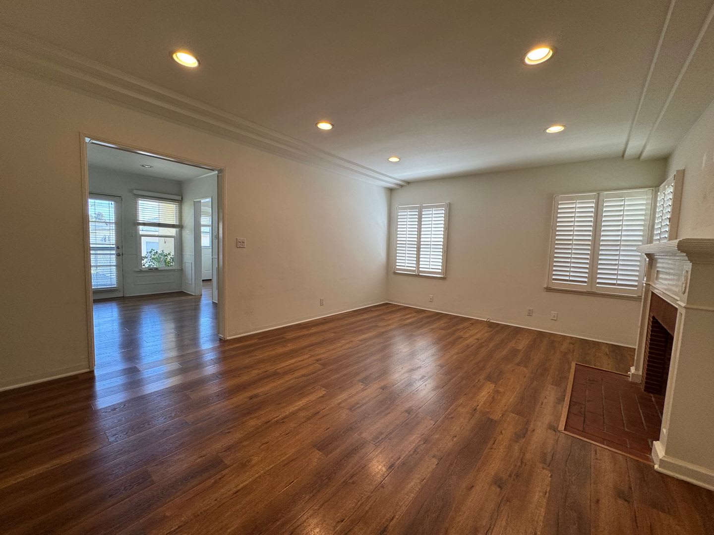 Charming Traditional Home with a Detached Guest House – photo 1