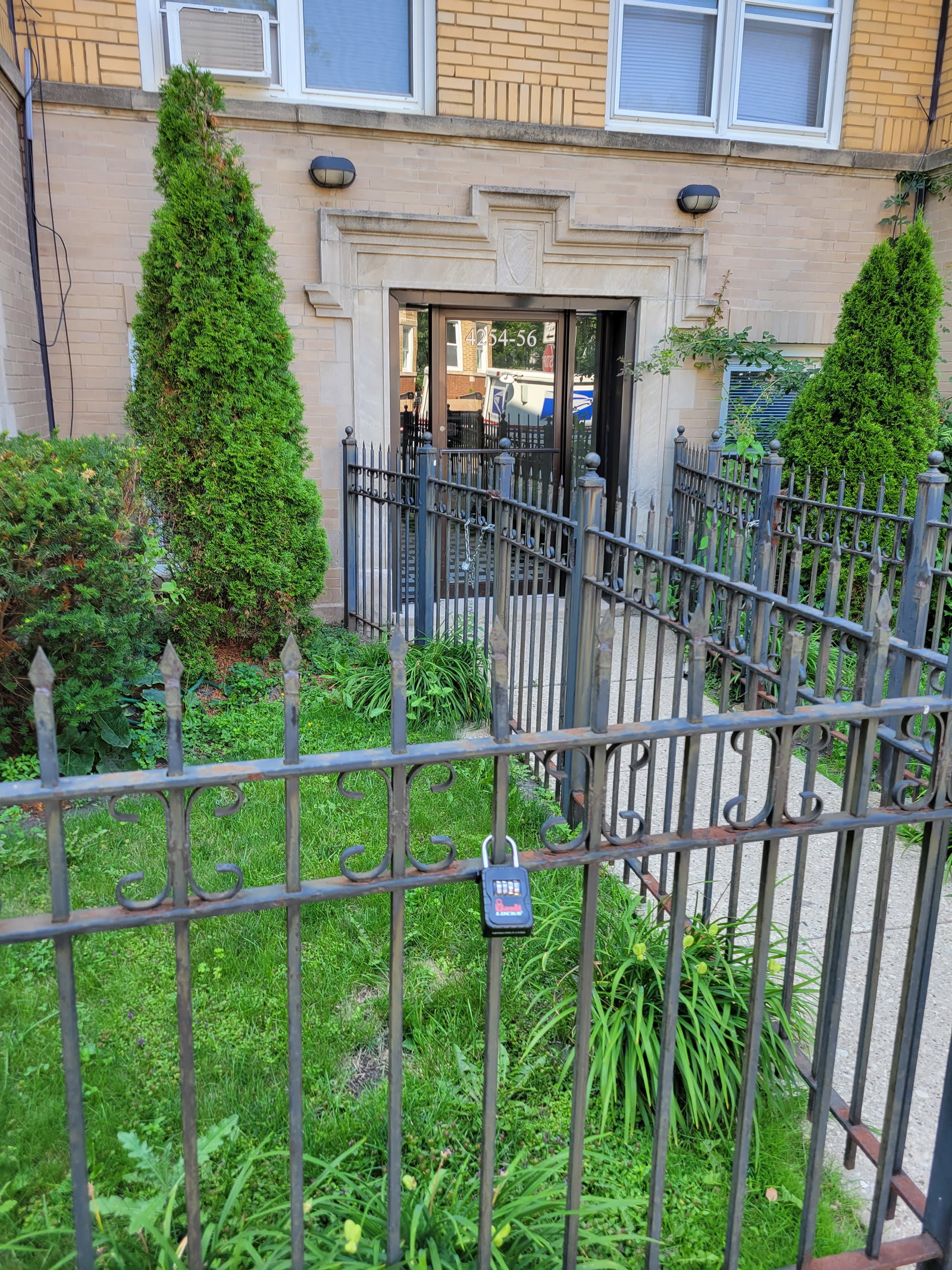 2835 West Cullom Avenue – photo 2
