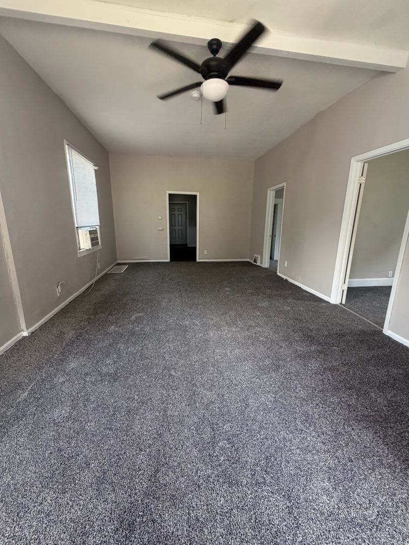 3 Bedroom One Bath! – photo 2