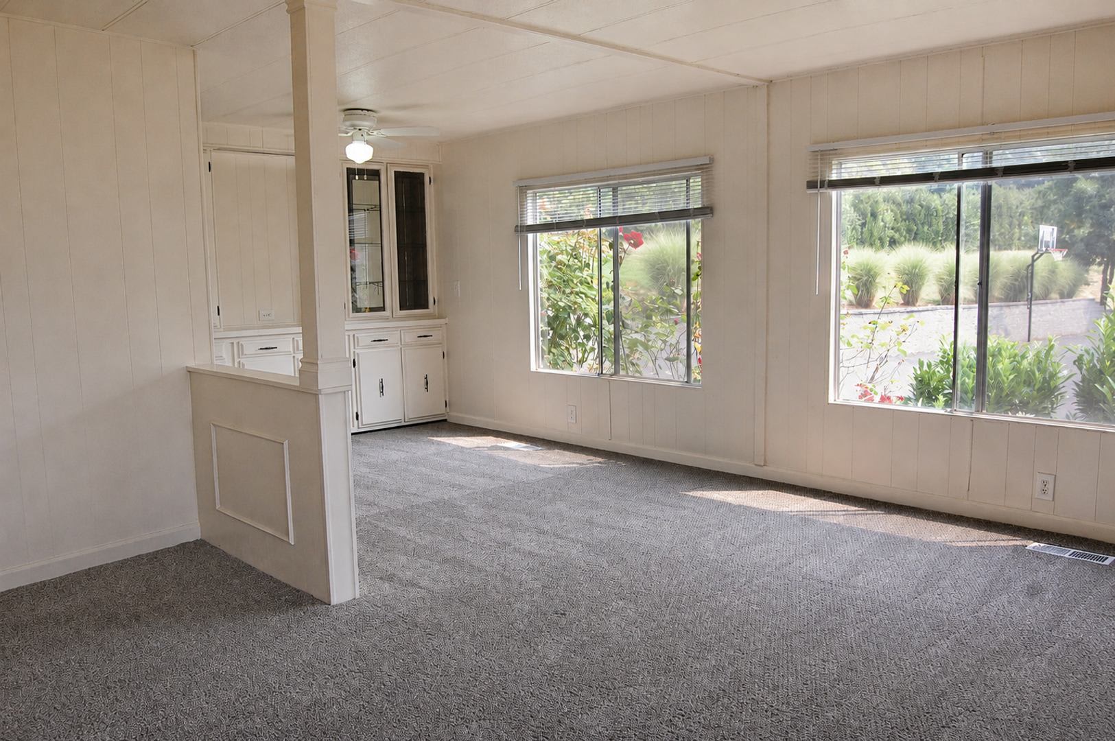 Columbia Riverfront Home With 1 Acre Of Landscaped Yard – photo 5