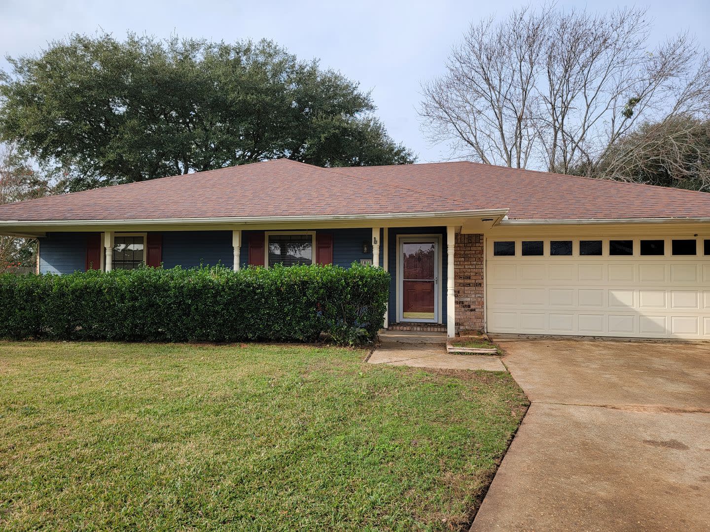 South Bossier 3 Bedroom 2 Bathroom **$300 OFF 1ST MONTH SPECIAL – photo 2
