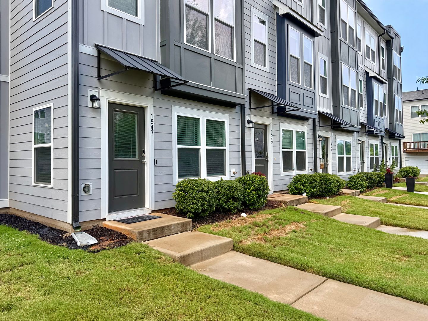Fully Furnished 2BR/3.5BA Townhome with Garage — Minutes from Downtown Raleigh – photo 2