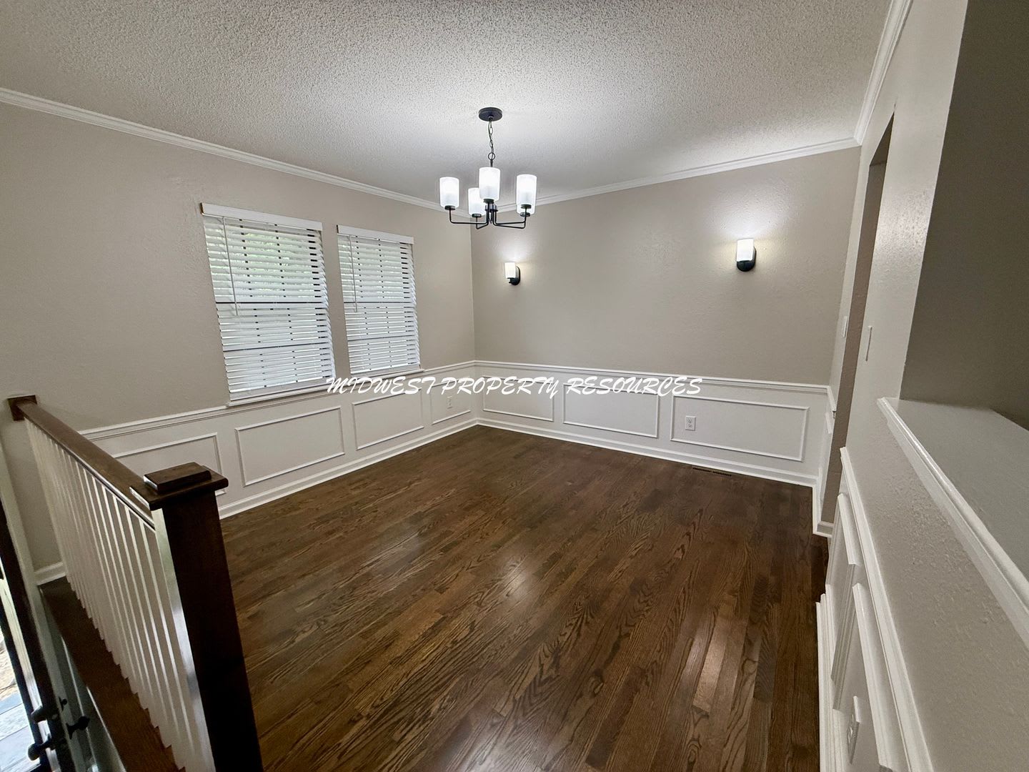 Newly Remodeled 3 Bed, 2.5 Bath Home with Vaulted Ceilings, Finished Basement & Fenced Yard! – photo 5