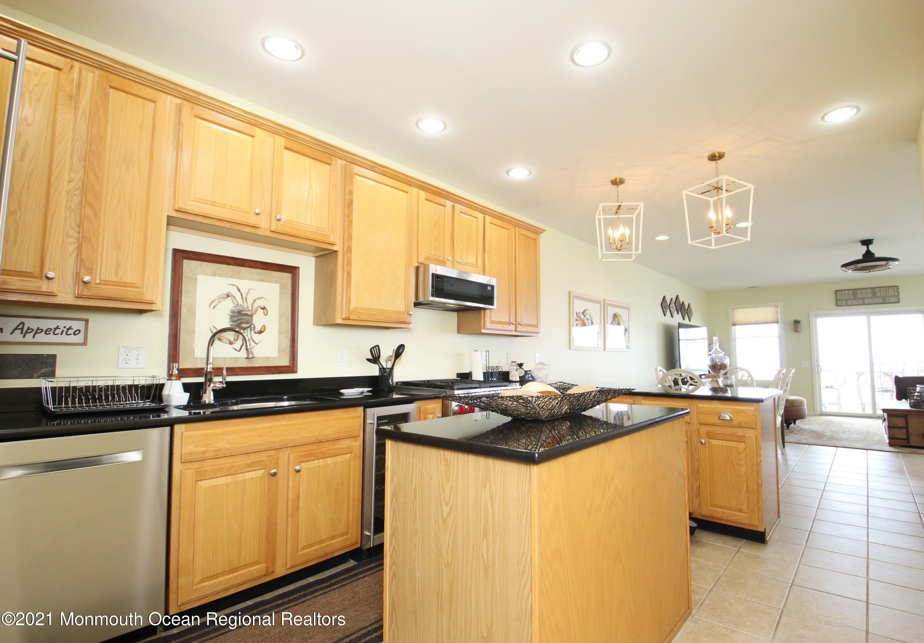 221 Beachfront – photo 5