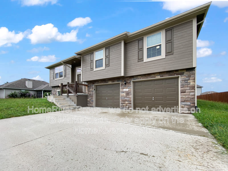 1403 SW 8th Ter – photo 2