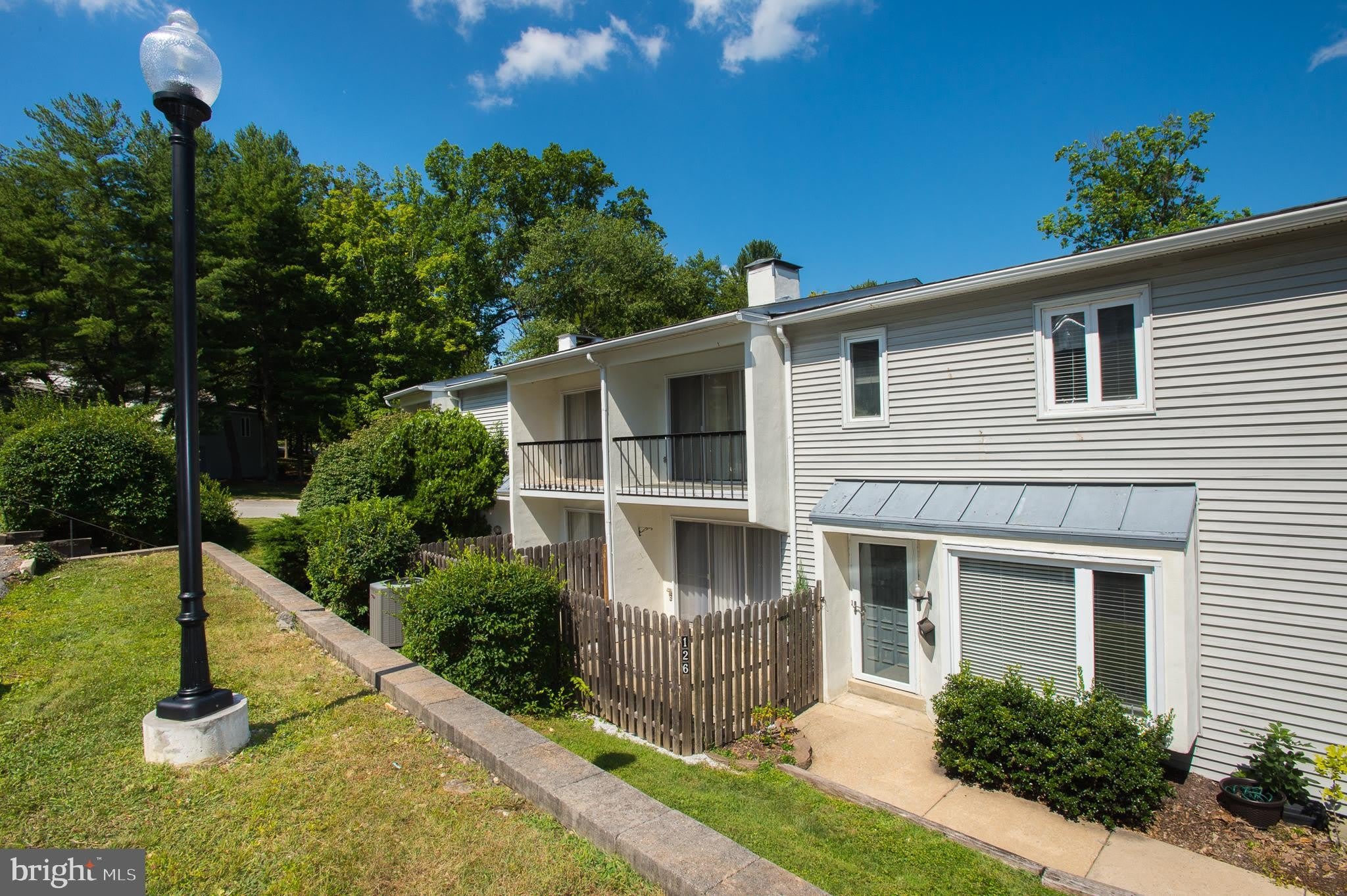 126 E CHELSEA Circle – photo 1