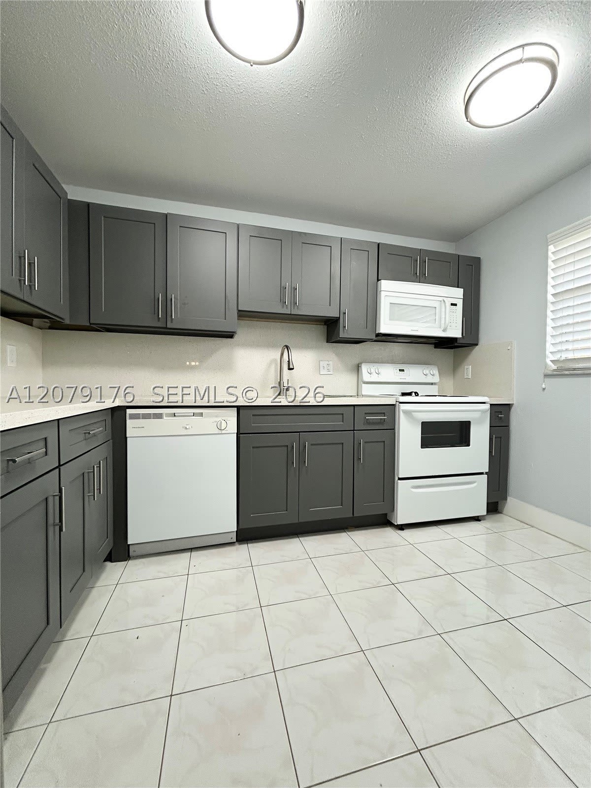 3253 Foxcroft Rd – photo 2