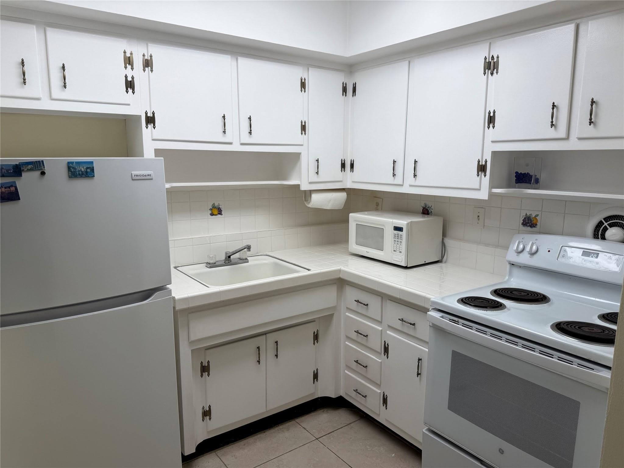 2841 NE 32nd Street – photo 5