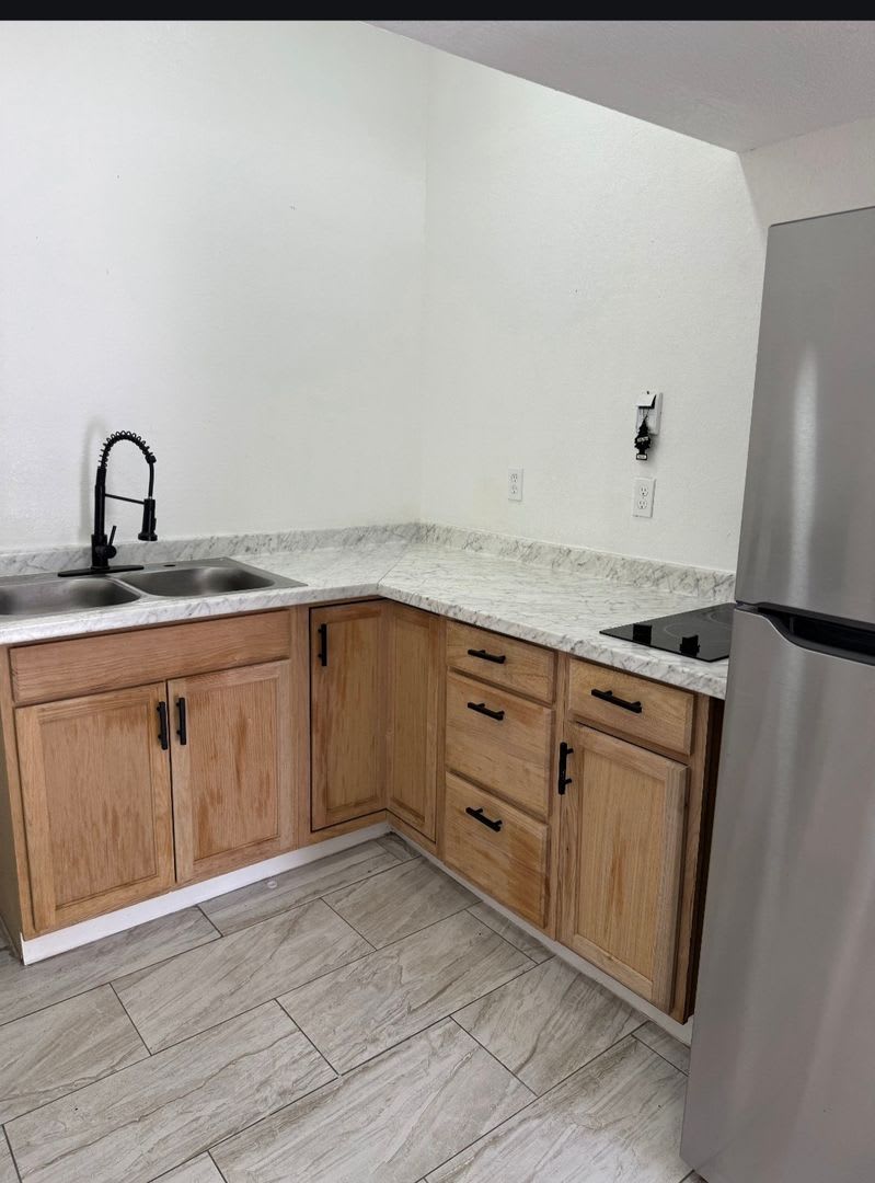 Efficiency in Lehigh ALL UTILITIES INCLUDED!!! – photo 4