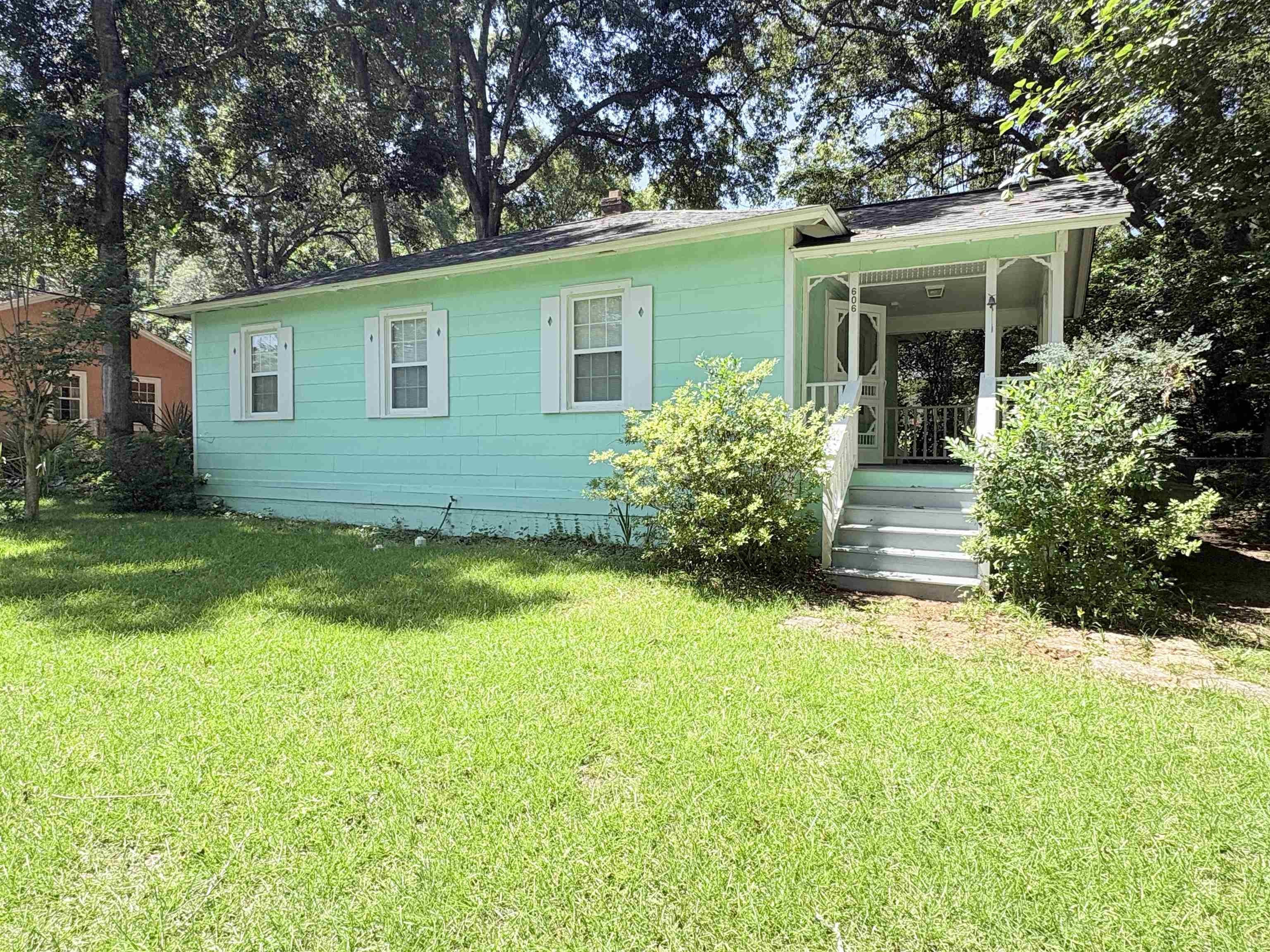 606 Collins Drive – photo 2