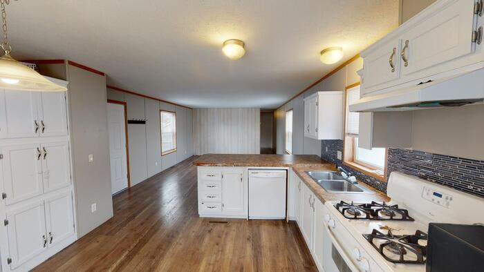 124 Delta Avenue – photo 2