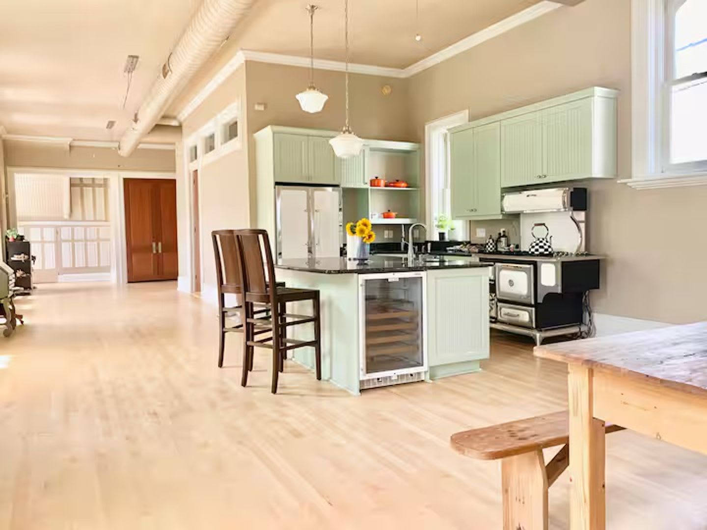 2000 Sq./Ft. Upper Floor Unit in Heart of Downtown MKE – photo 1
