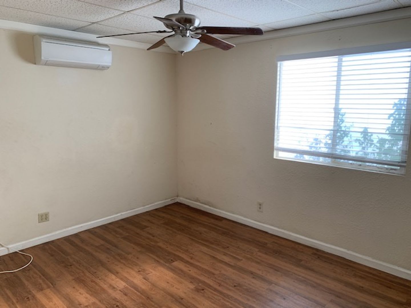 Updated 2BD/1BA Apartment with In-Unit Laundry + 2 Parking Spots – photo 5