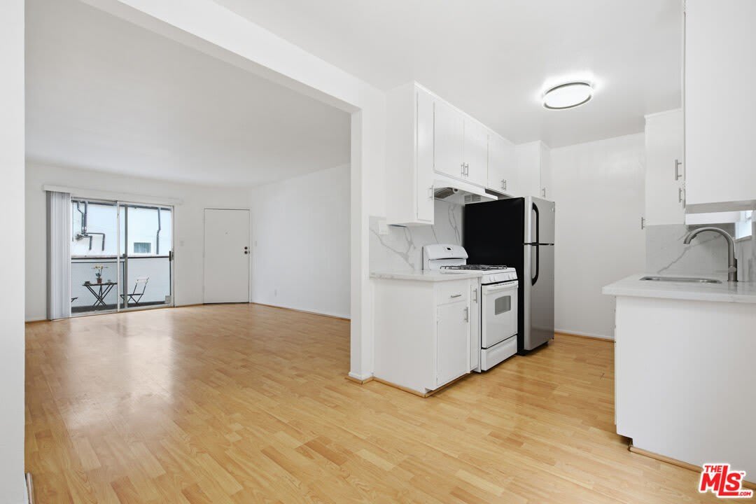 1672 Federal Ave – photo 3