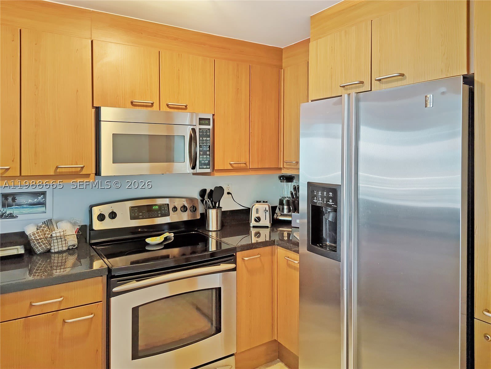 225 Collins Ave – photo 5