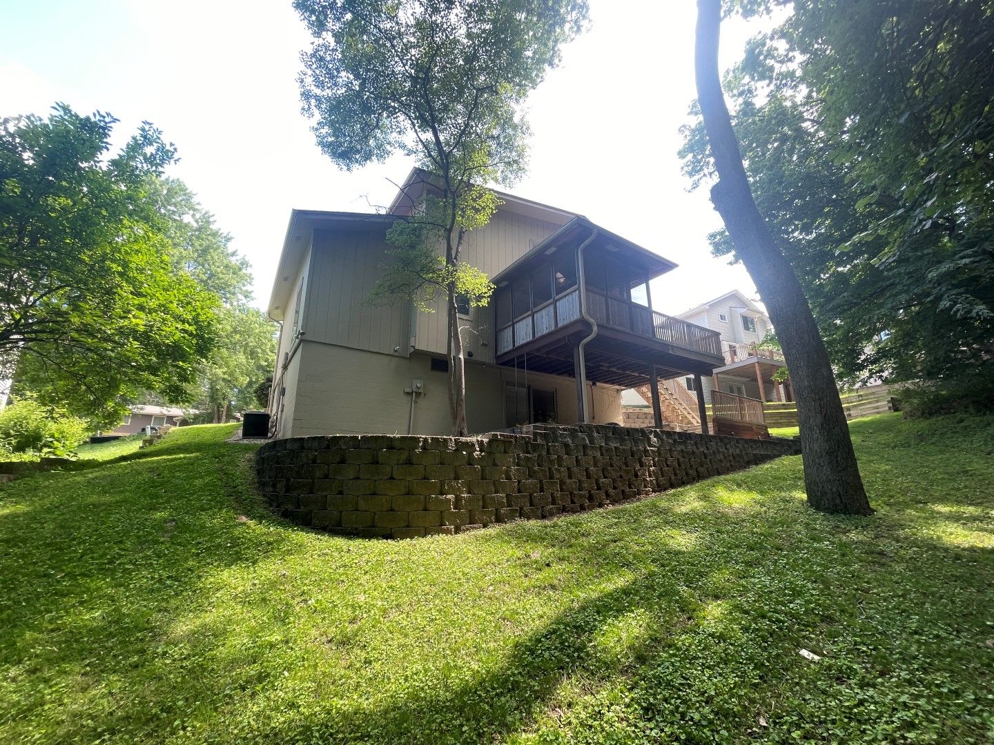Large Home in Bellevue for Rent – photo 2