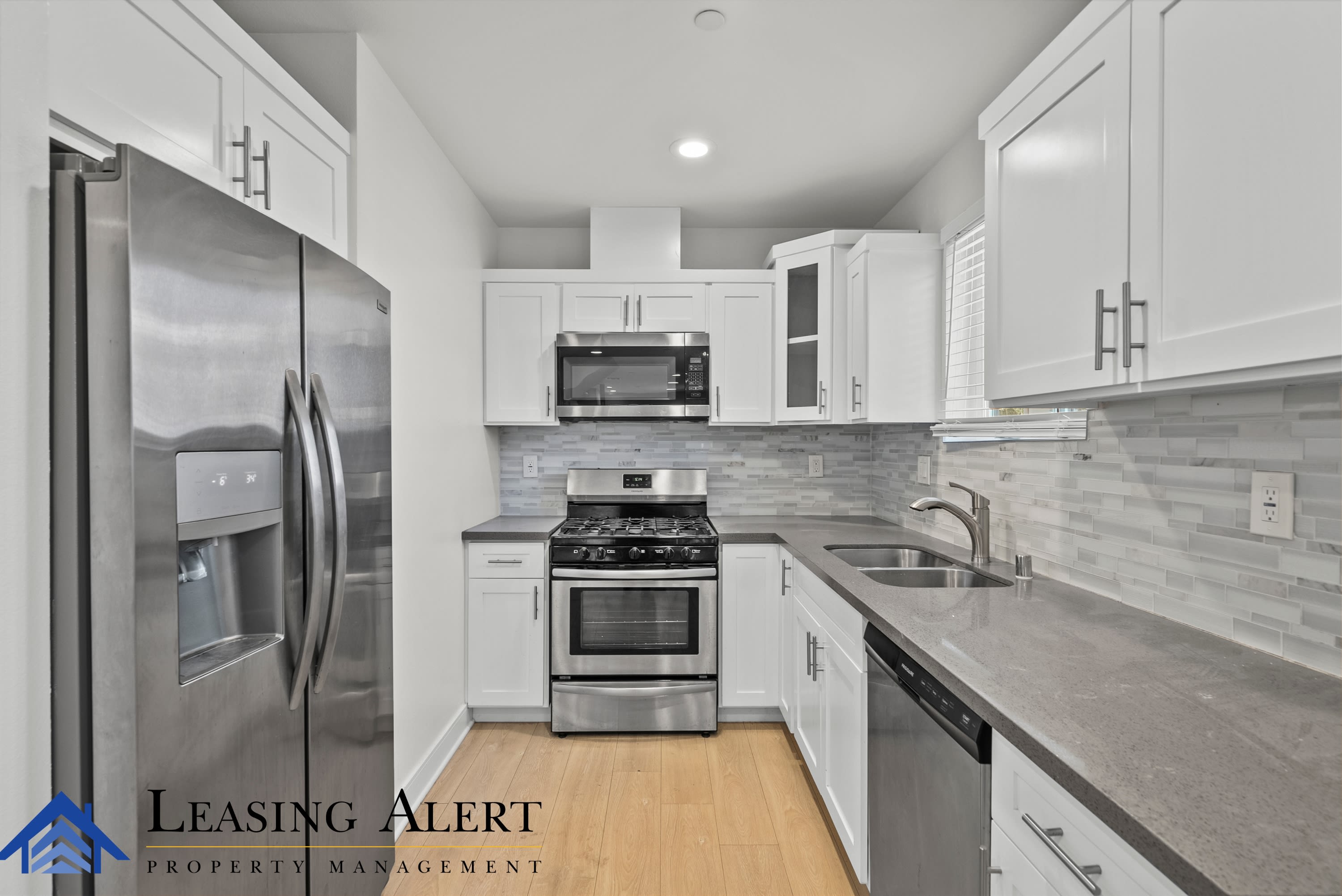 1957 1/2 Vista Del Mar Avenue – photo 4