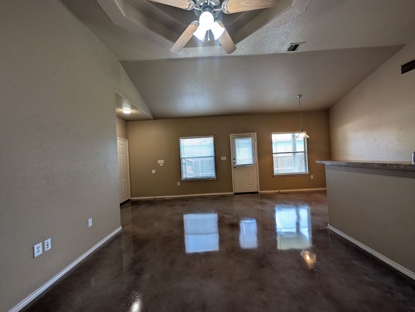 3/2/1 Duplex w/ Stained Concrete Floors Throughout! Refrigerator Included /Fenced in Yard / CISD – photo 4