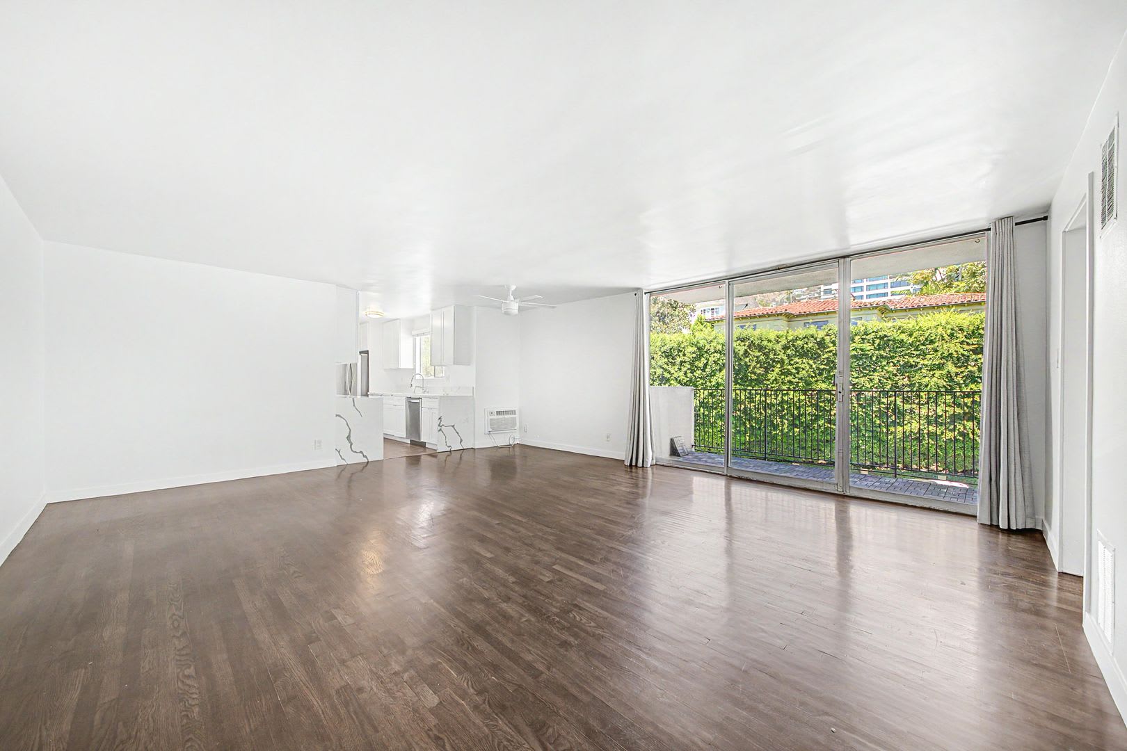 8440 Fountain Ave – photo 3