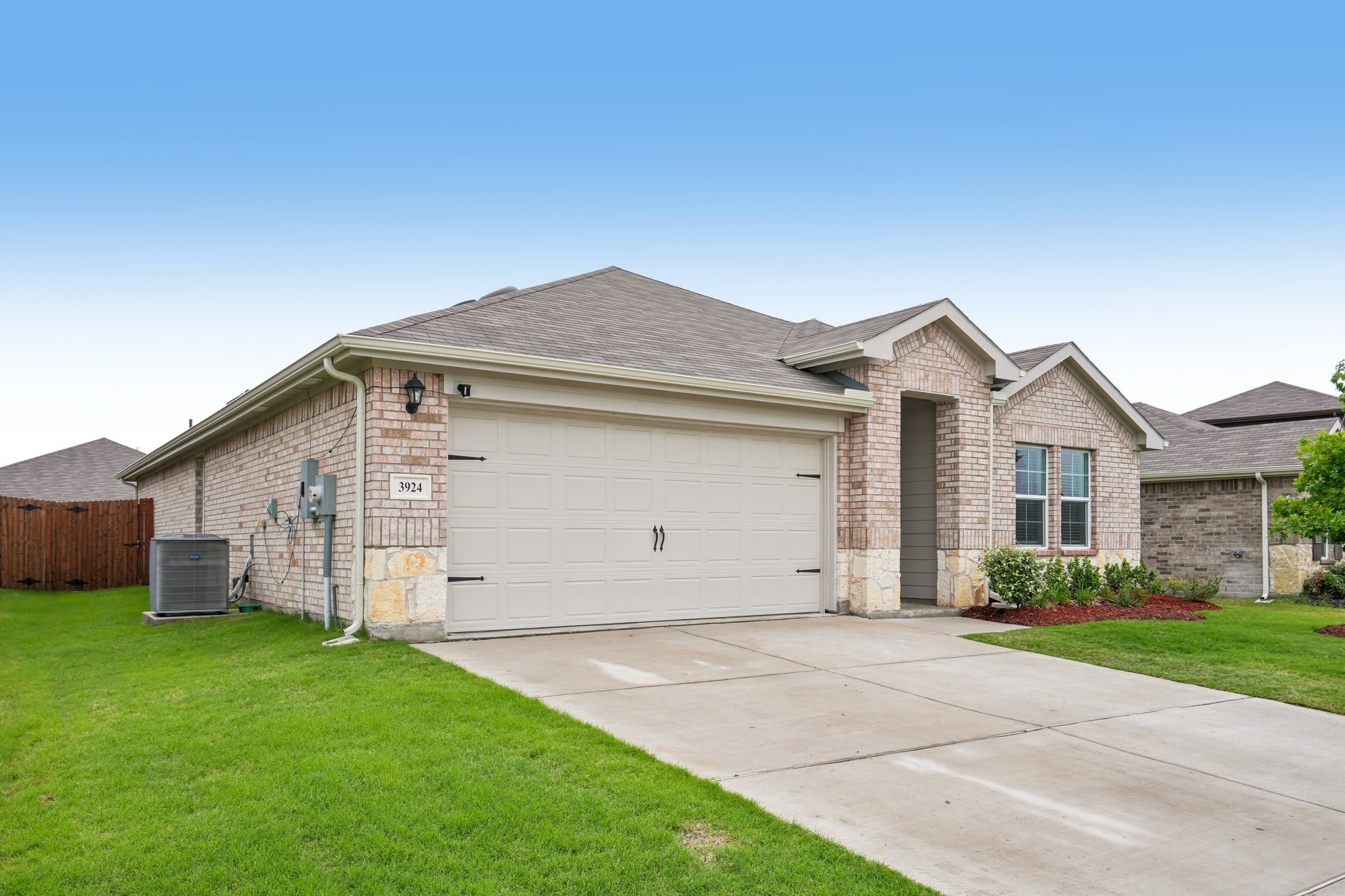 3924 Pinebluff Lane – photo 2
