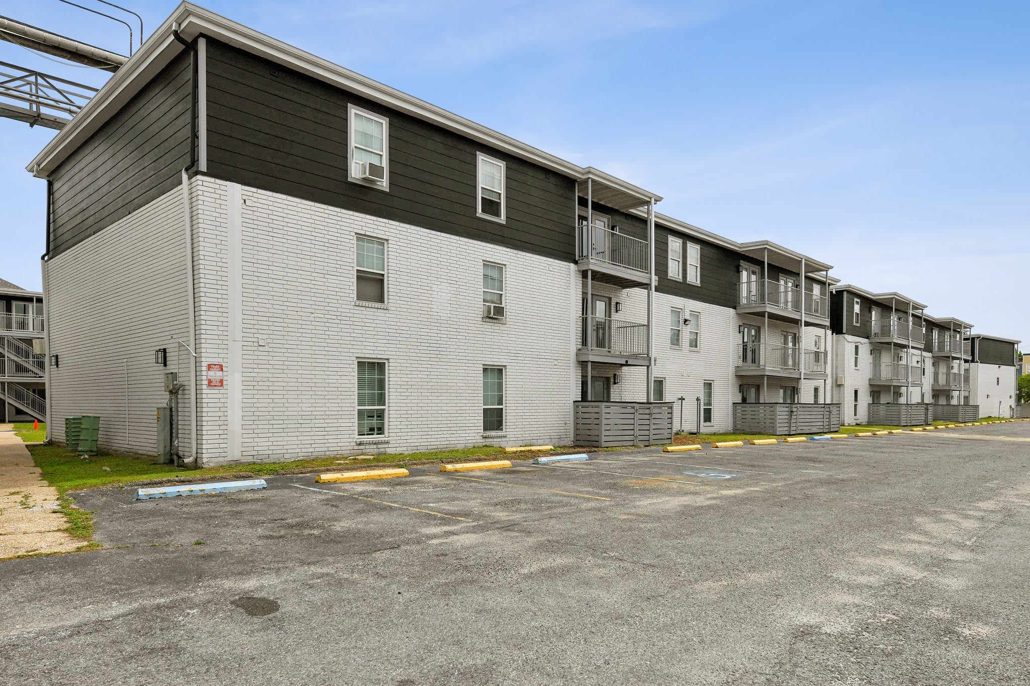 The Leonne Apartments – photo 2