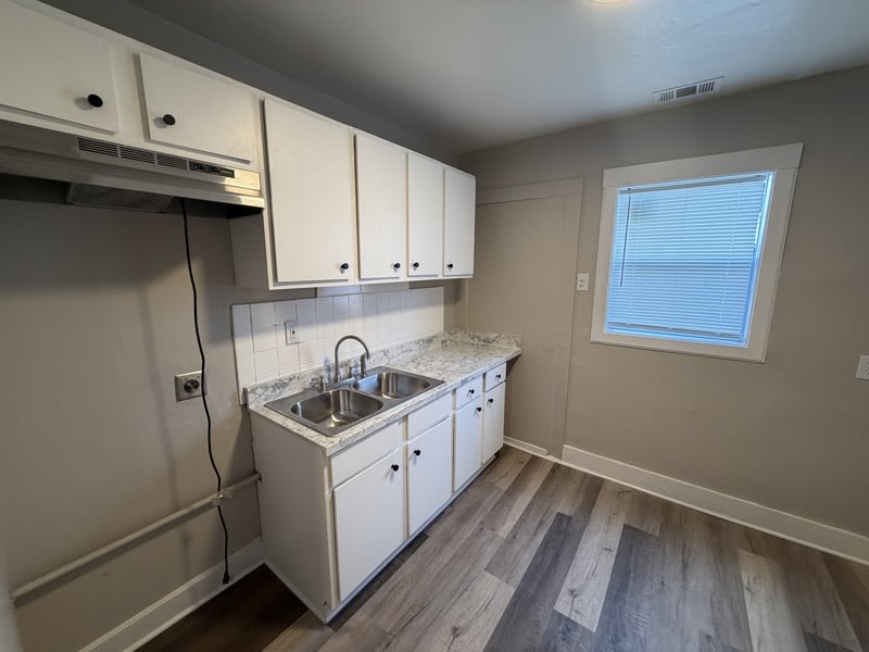 1111 North Holmes Street – photo 5