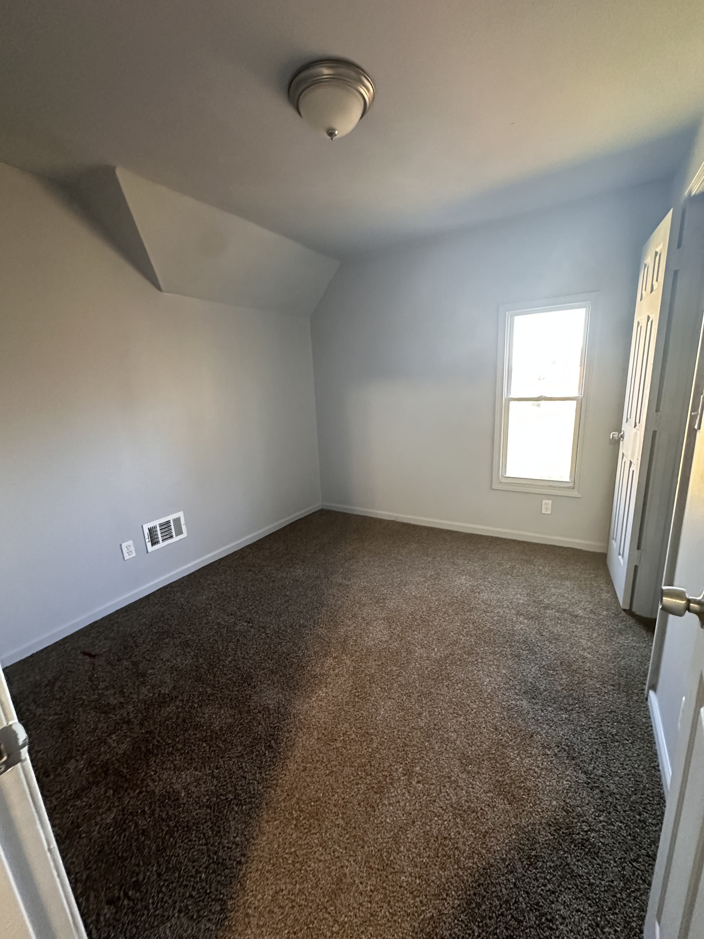 558 Holbrook Avenue – photo 5