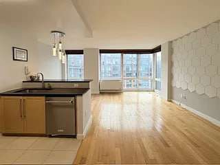413 Main St Apt 5 – photo 1