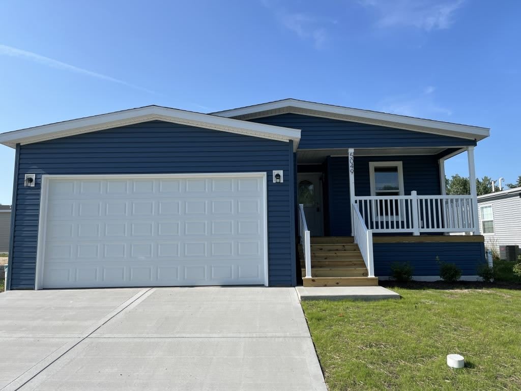 5049 Sawgrass Dr – photo 1