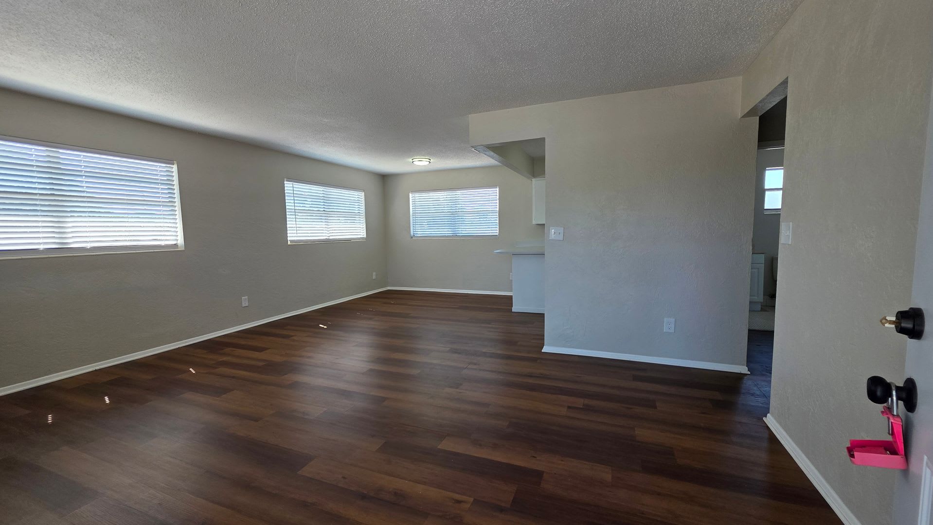 ** HALF OFF 1ST MONTH'S RENT WITH 13 MONTH LEASE ** – photo 1