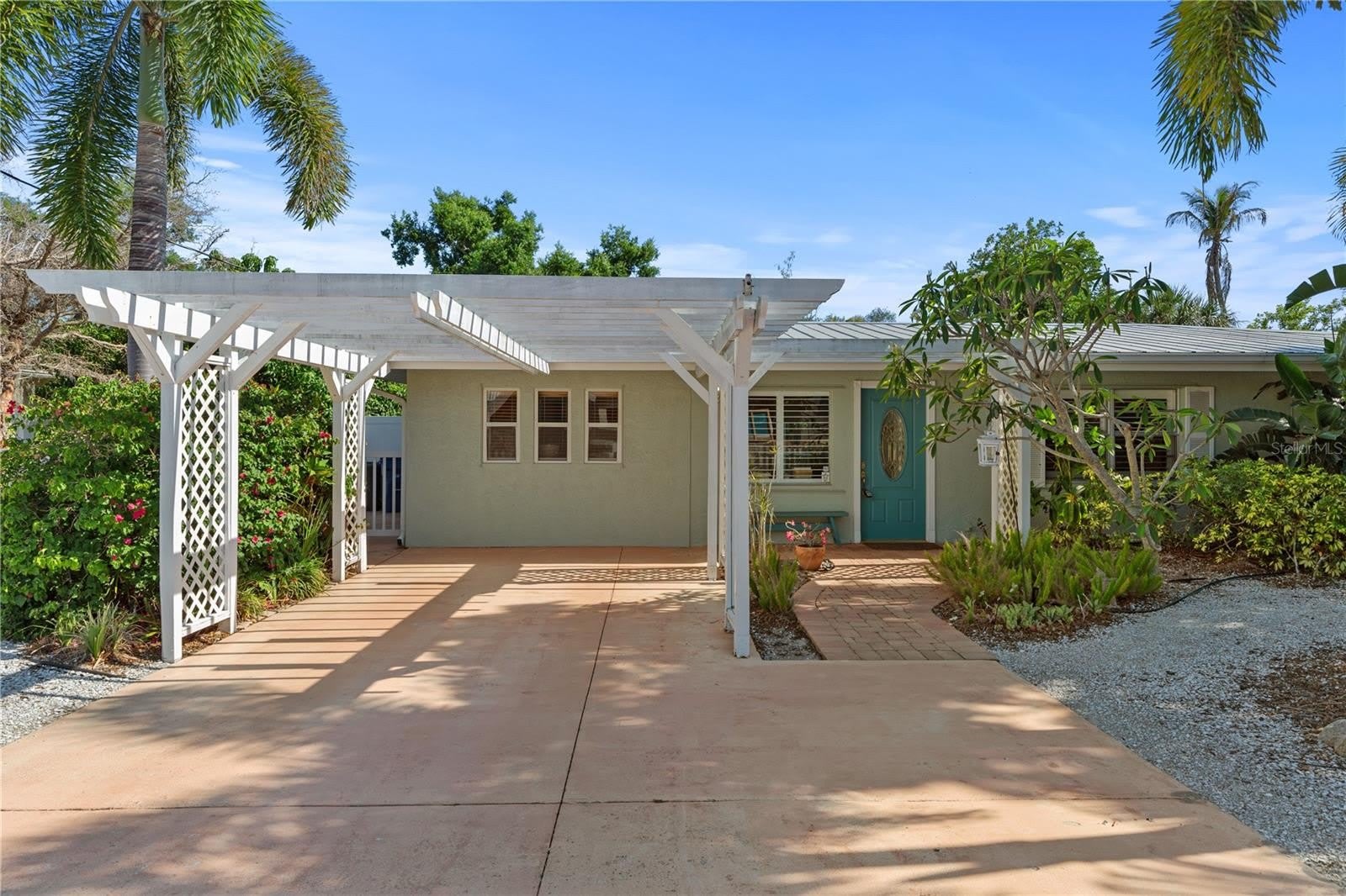 7860 HOLIDAY Drive – photo 2