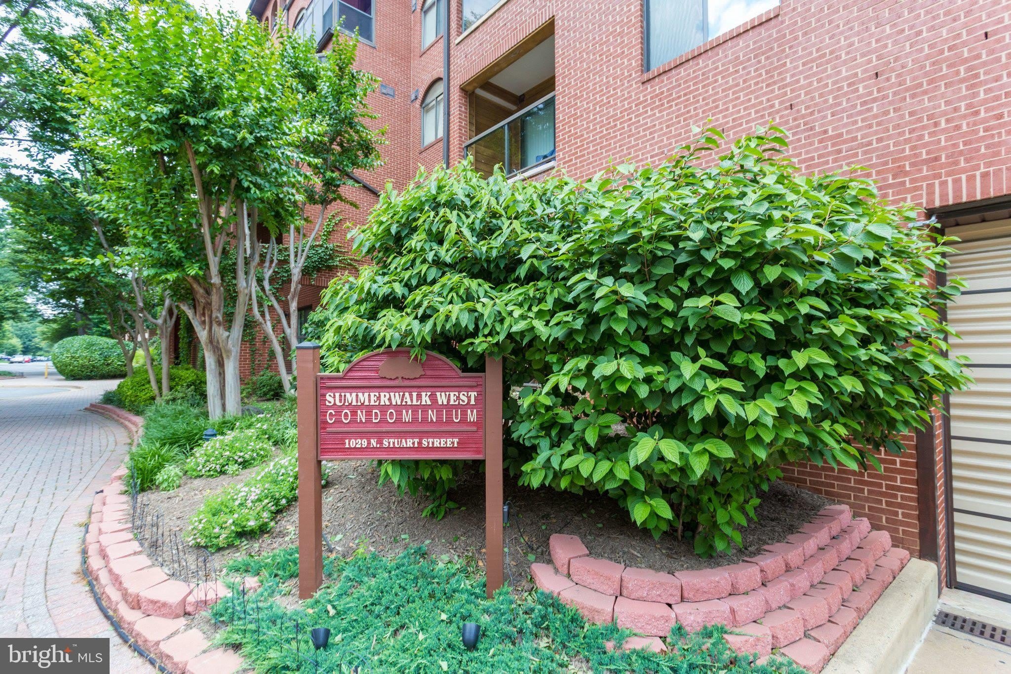 1029 N STUART Street N – photo 3