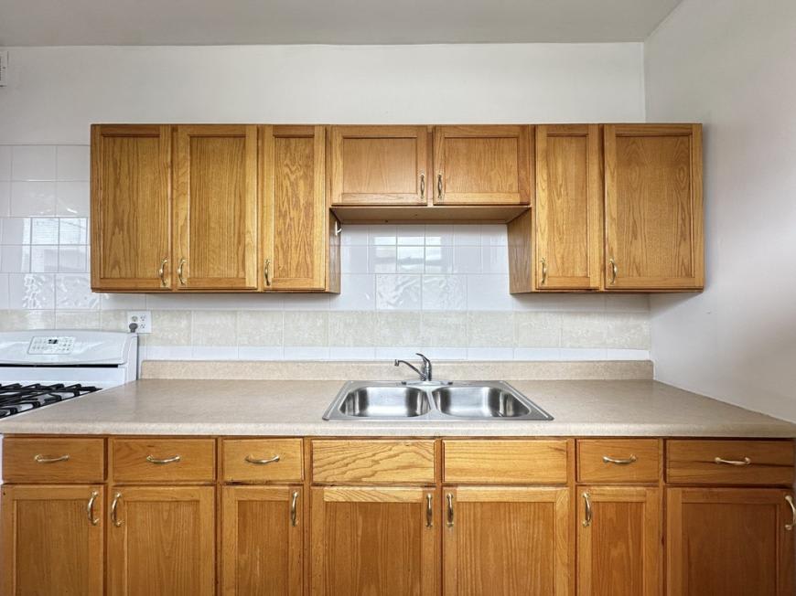 1668 Pratt – photo 4