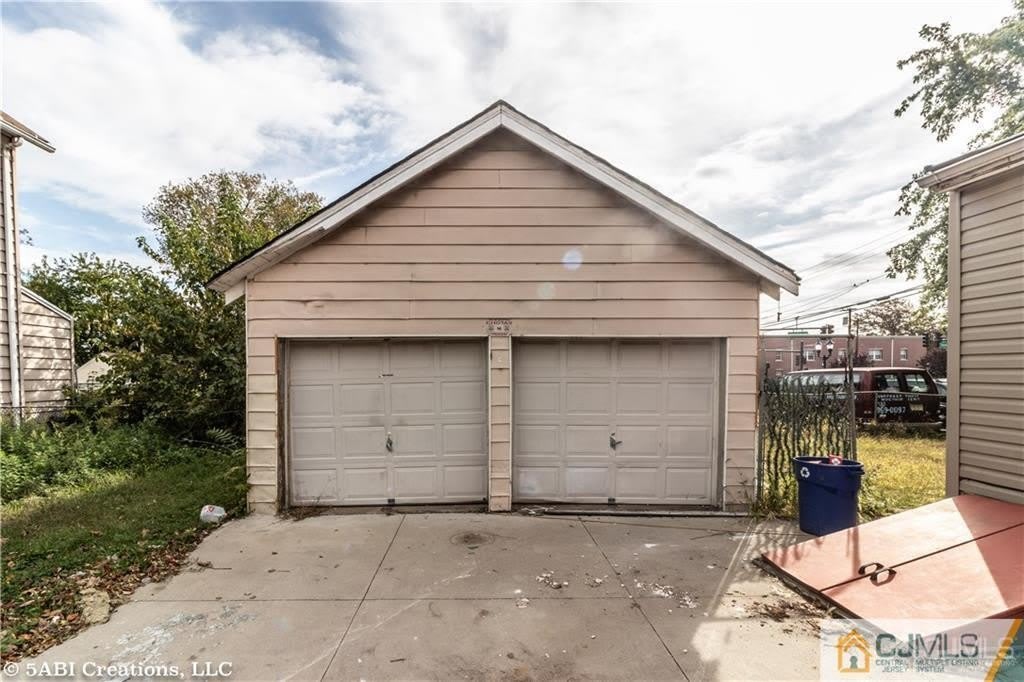 556 Roosevelt Avenue – photo 4