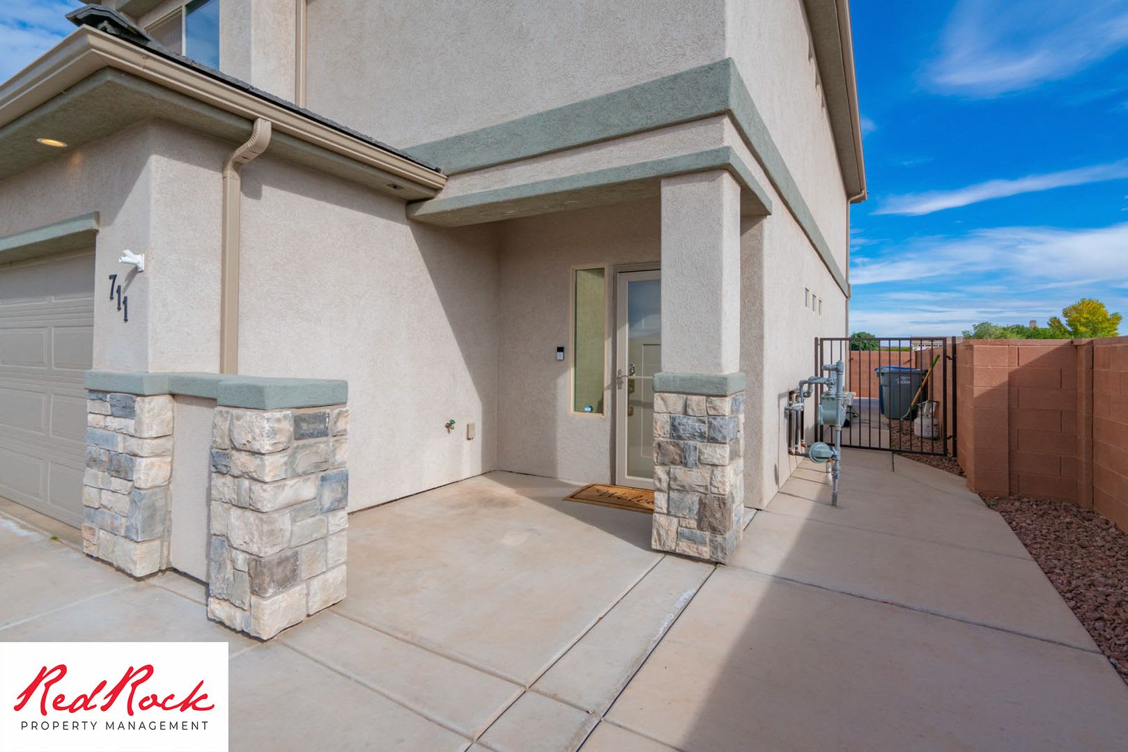 Beautiful townhome in desirable neighborhood in Ivins! – photo 4