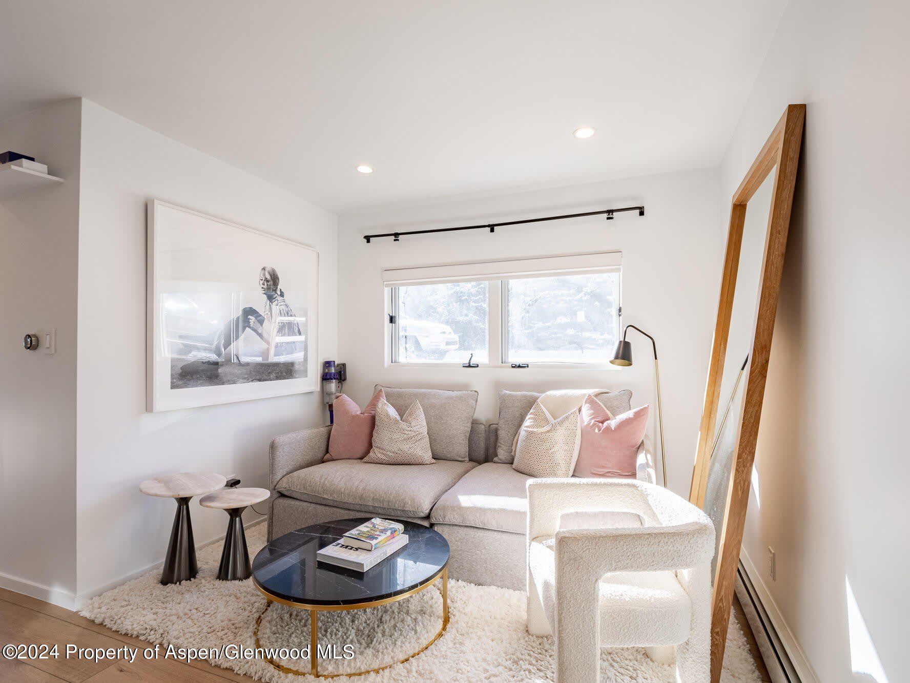 700 W Hopkins Avenue – photo 1