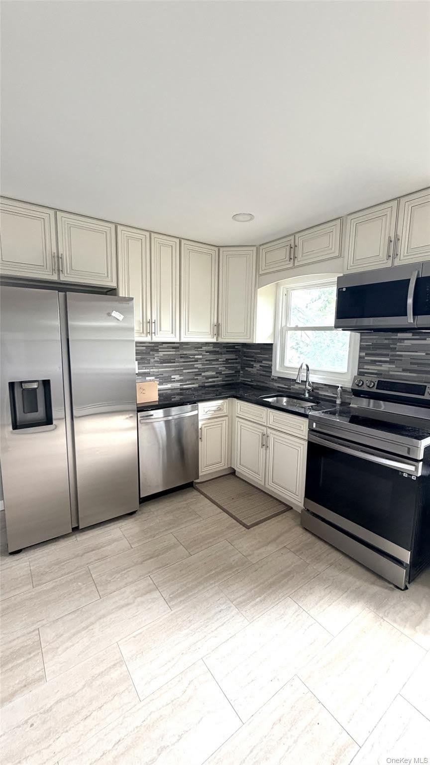 200 Hicksville Road – photo 3