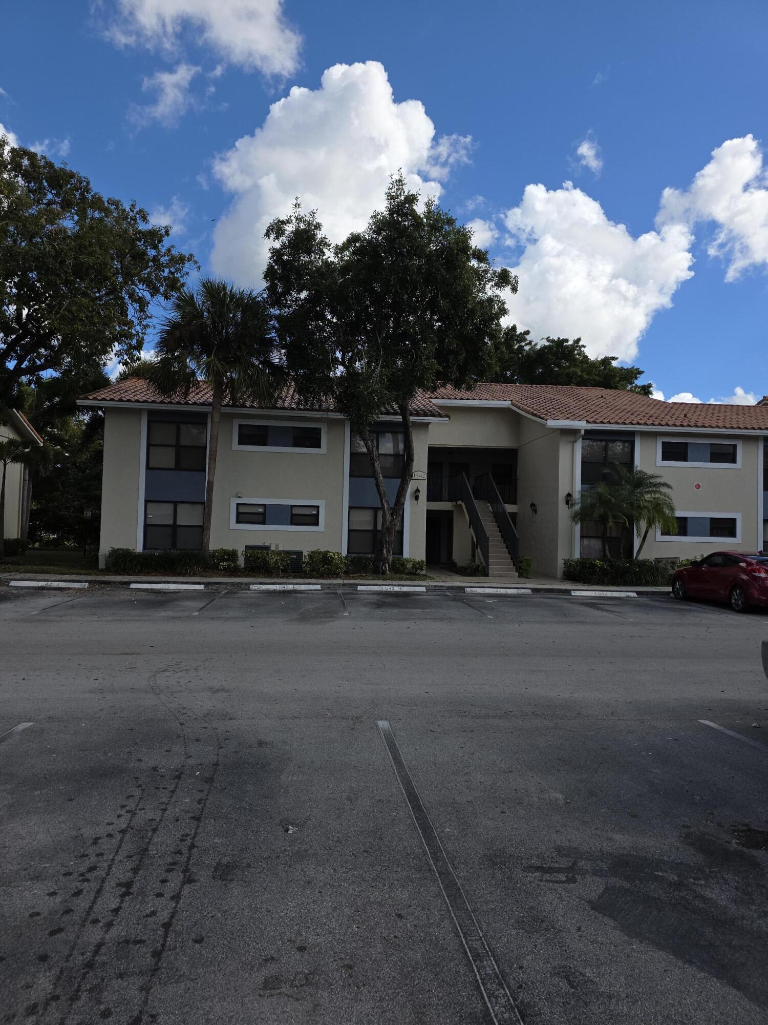 1542 Lake Crystal Dr – photo 1
