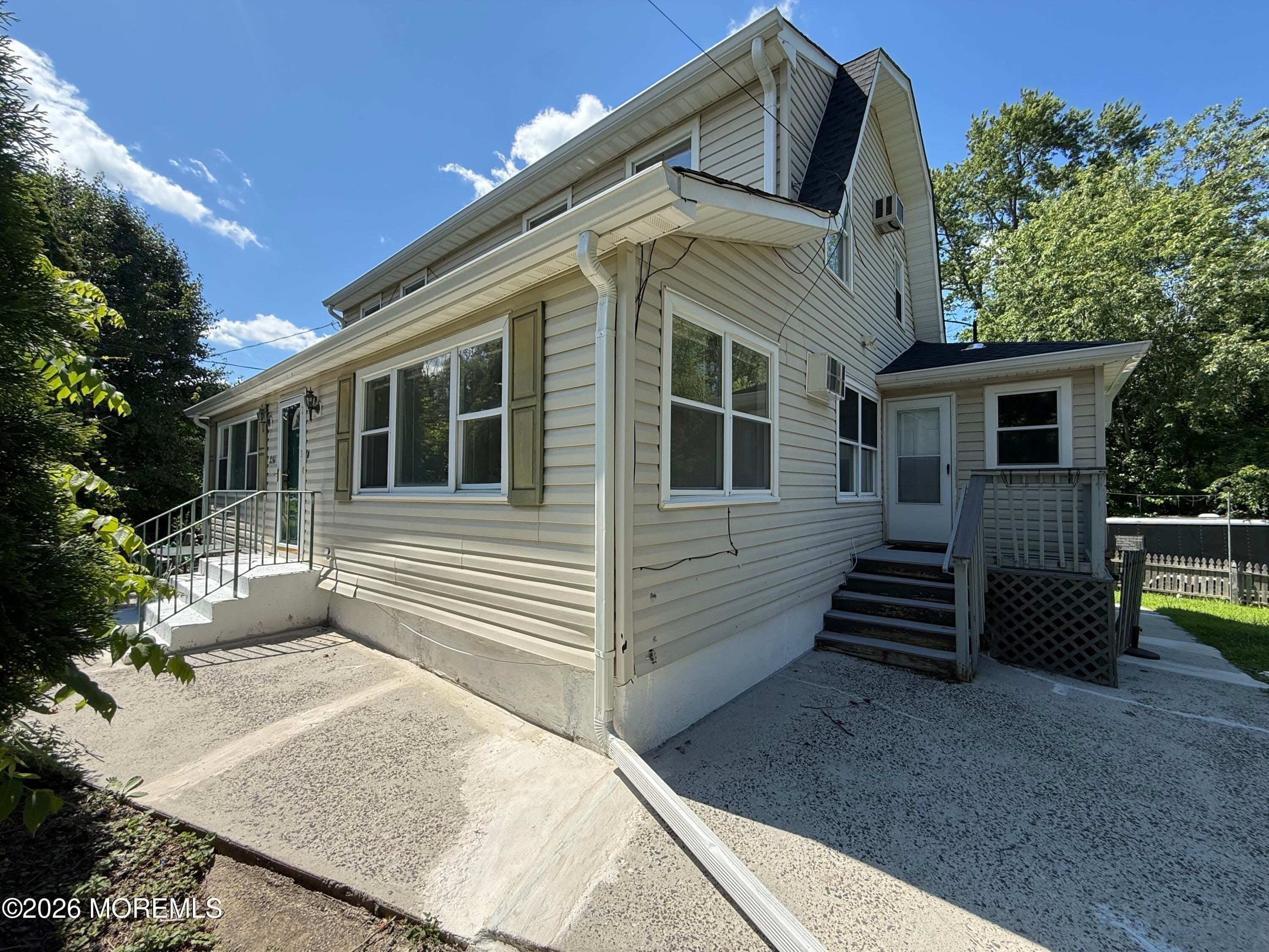 236 W Farms Road – photo 1
