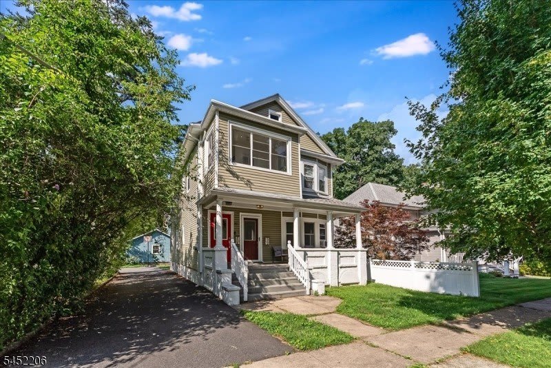 20 Howe Ave – photo 2