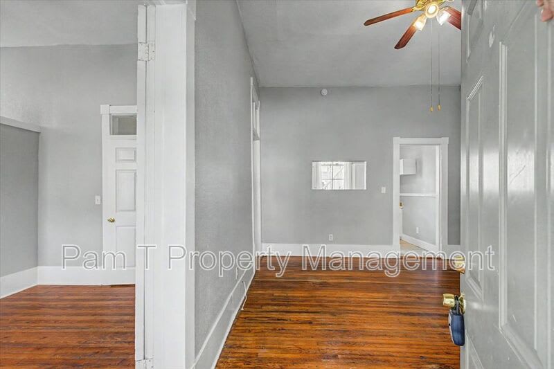 402 E Park Ave – photo 4
