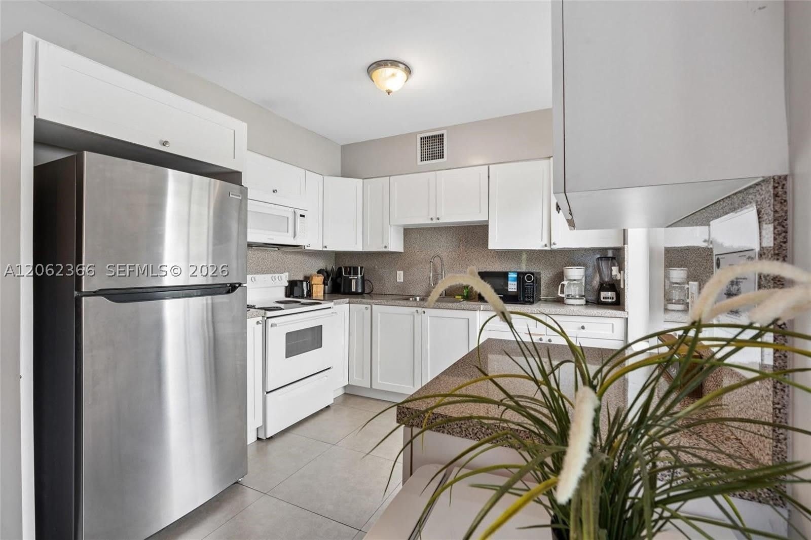 437 Ne 69Th St – photo 3