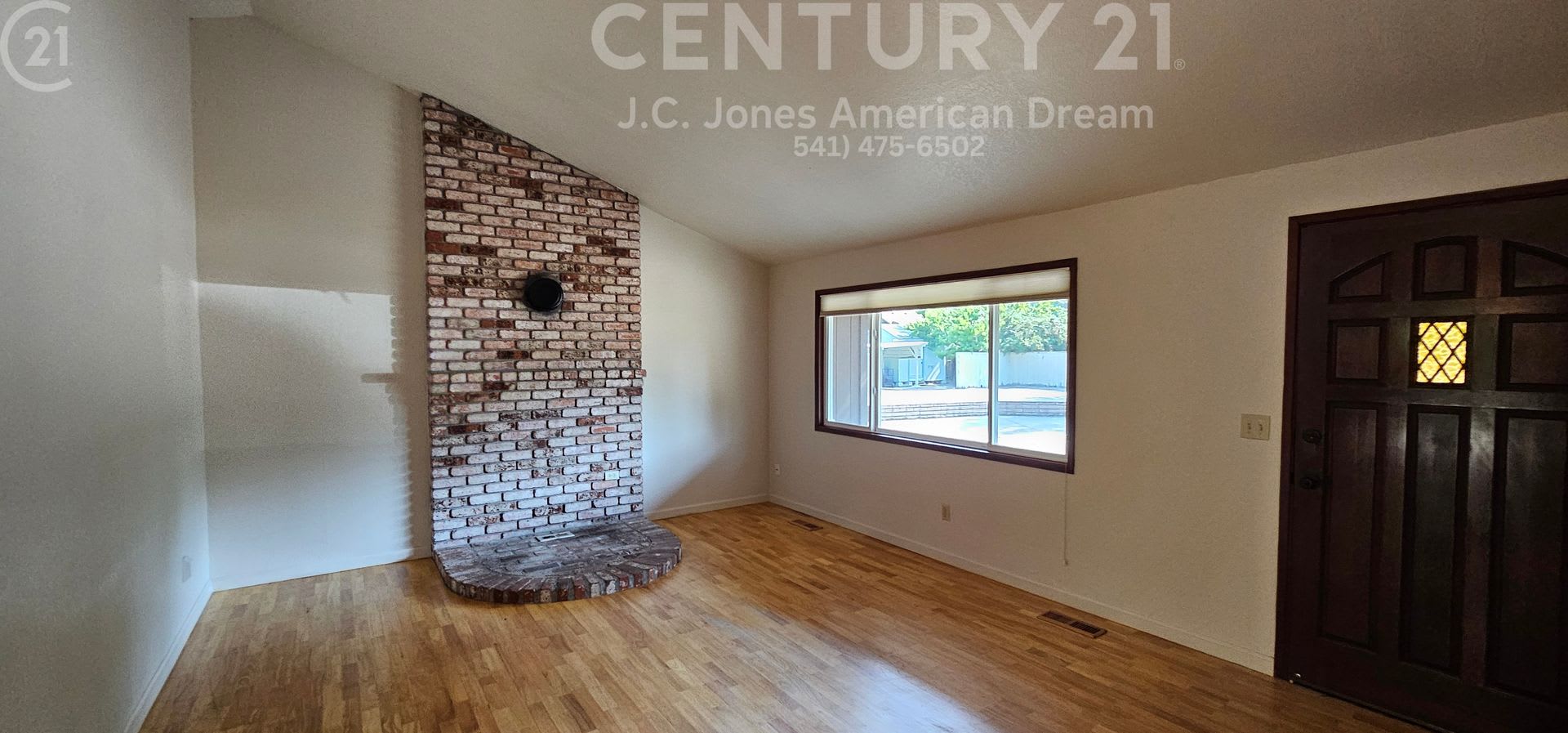 3 Bed 2 Bath Home w/Attached Garage – photo 3