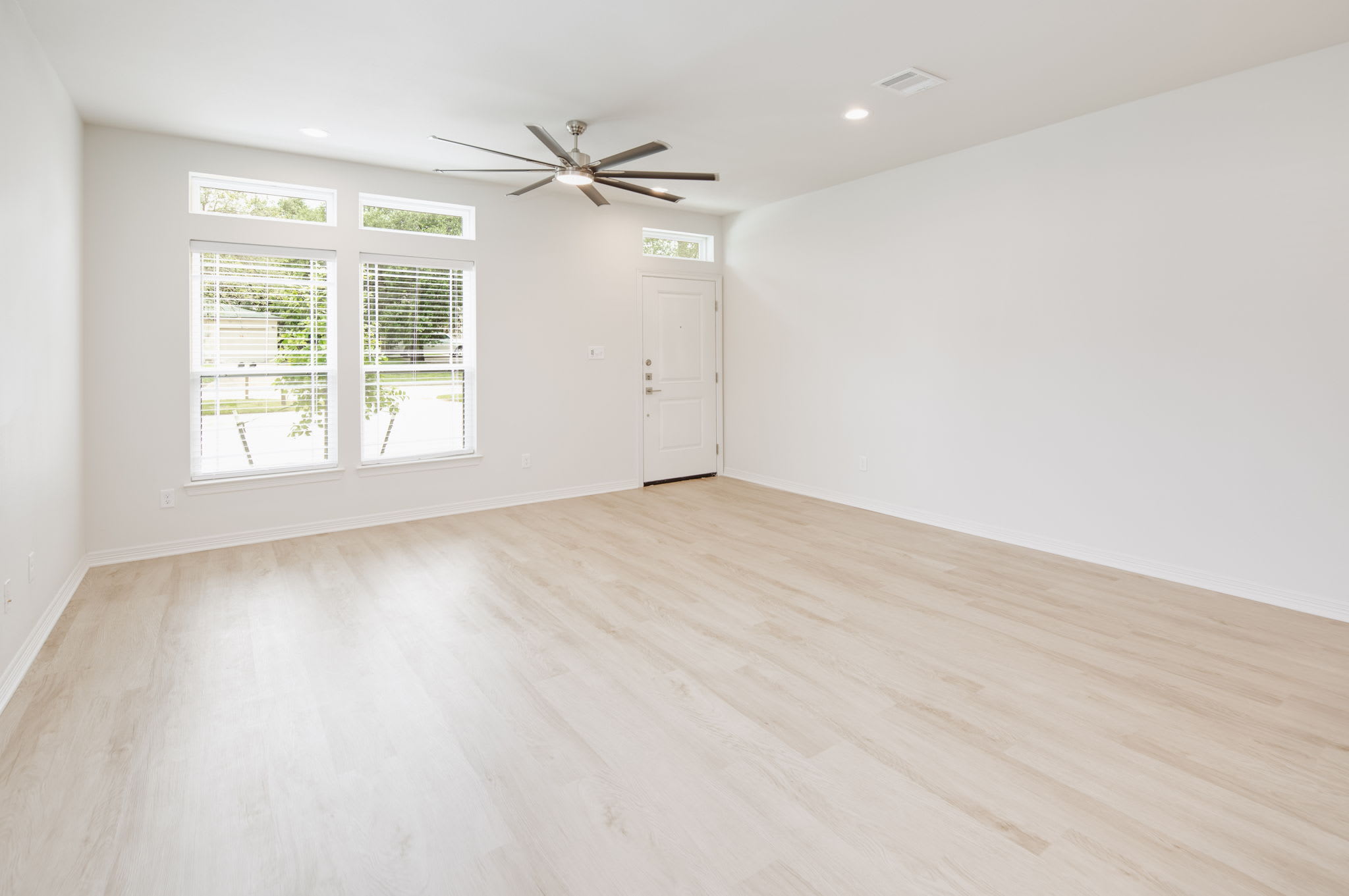 258 Richards Street – photo 3