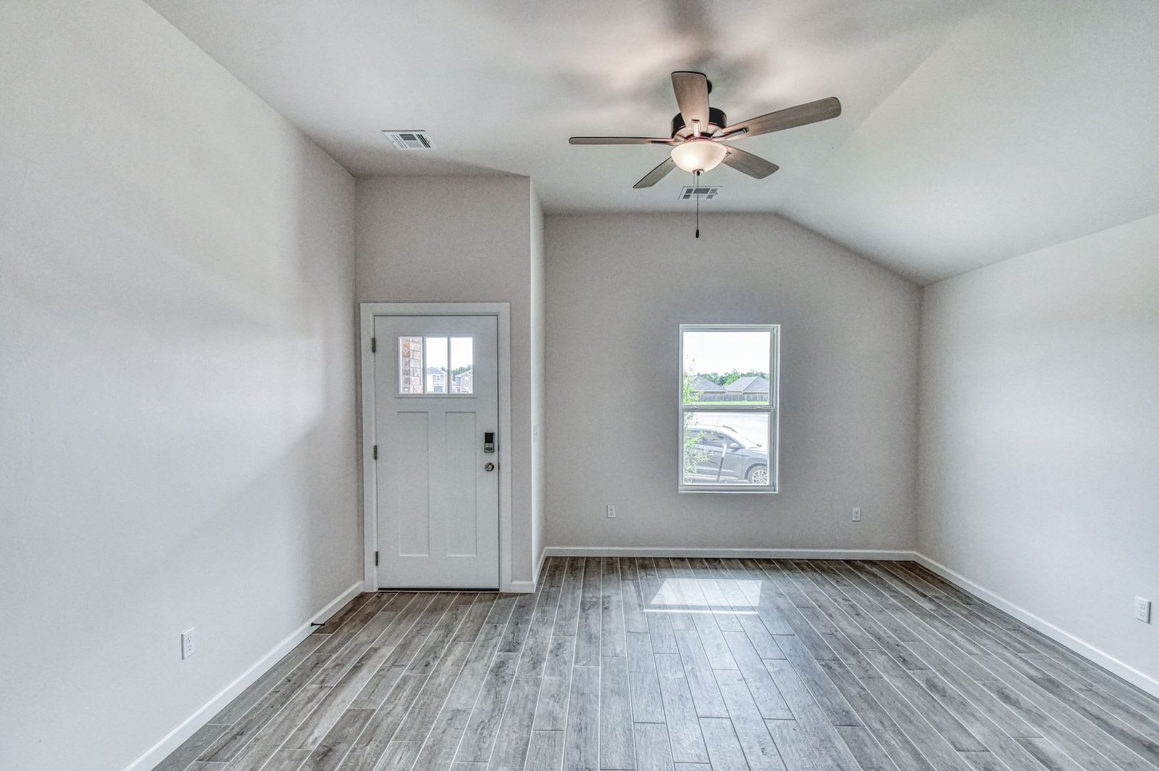 Move In Special: August Rent Free!! – photo 4